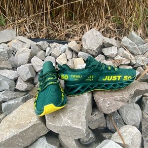 Just So So Women’s sneakers size 9.5 New No Box